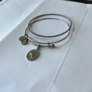 ANGELICA STARFISH SILVER BANGLE BRACELETS